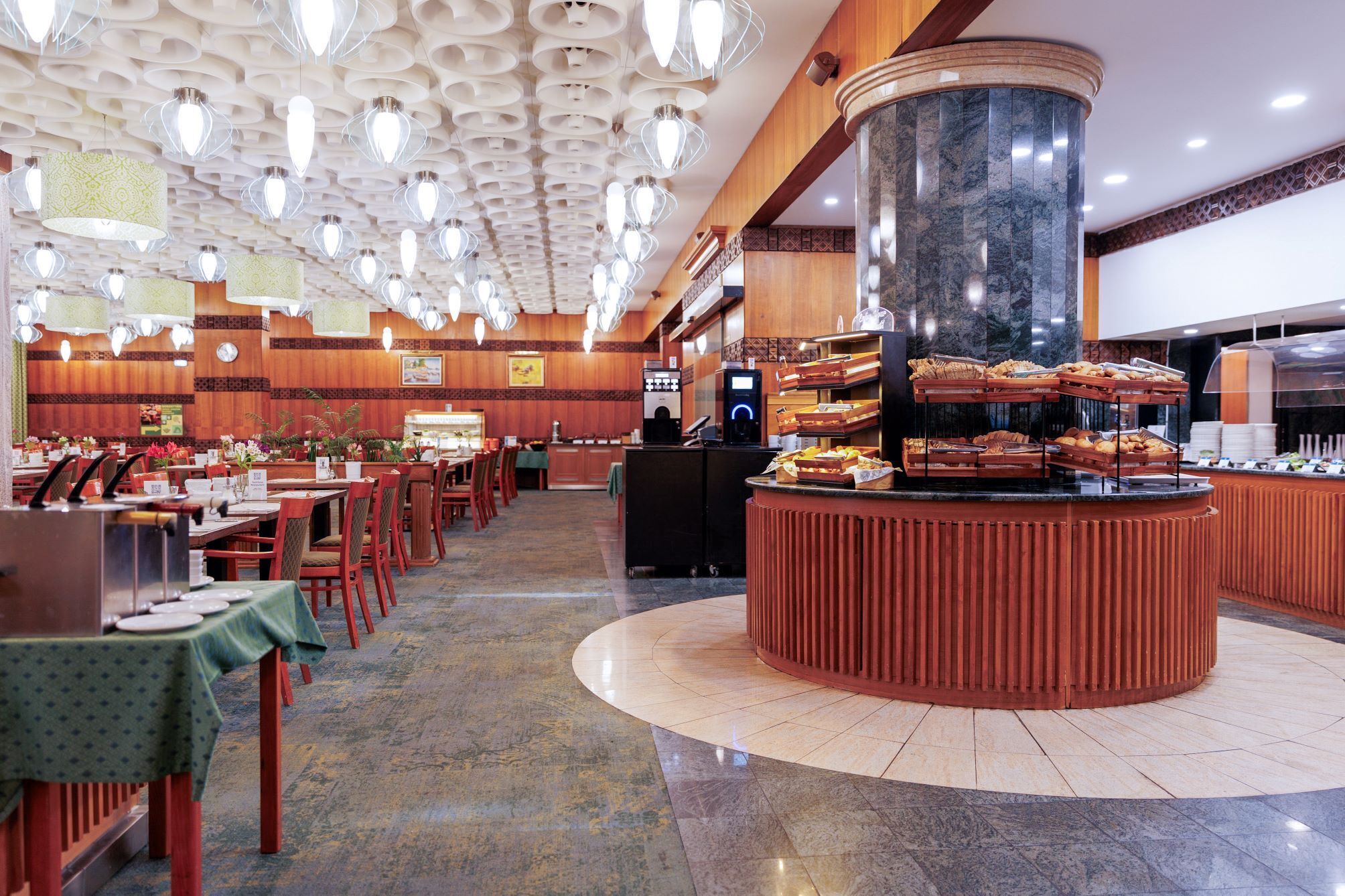 breakfast, lunch, dinner served; international cuisine, garden views