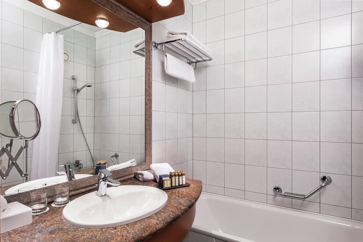 standard twin room | hypo-allergenic bedding, minibar, in-room safe, desk