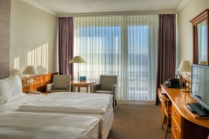 防过敏的被褥、迷你吧、客房内保险箱、办公桌