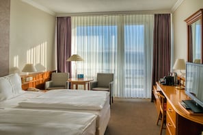 Hypo-allergenic bedding, minibar, in-room safe, desk