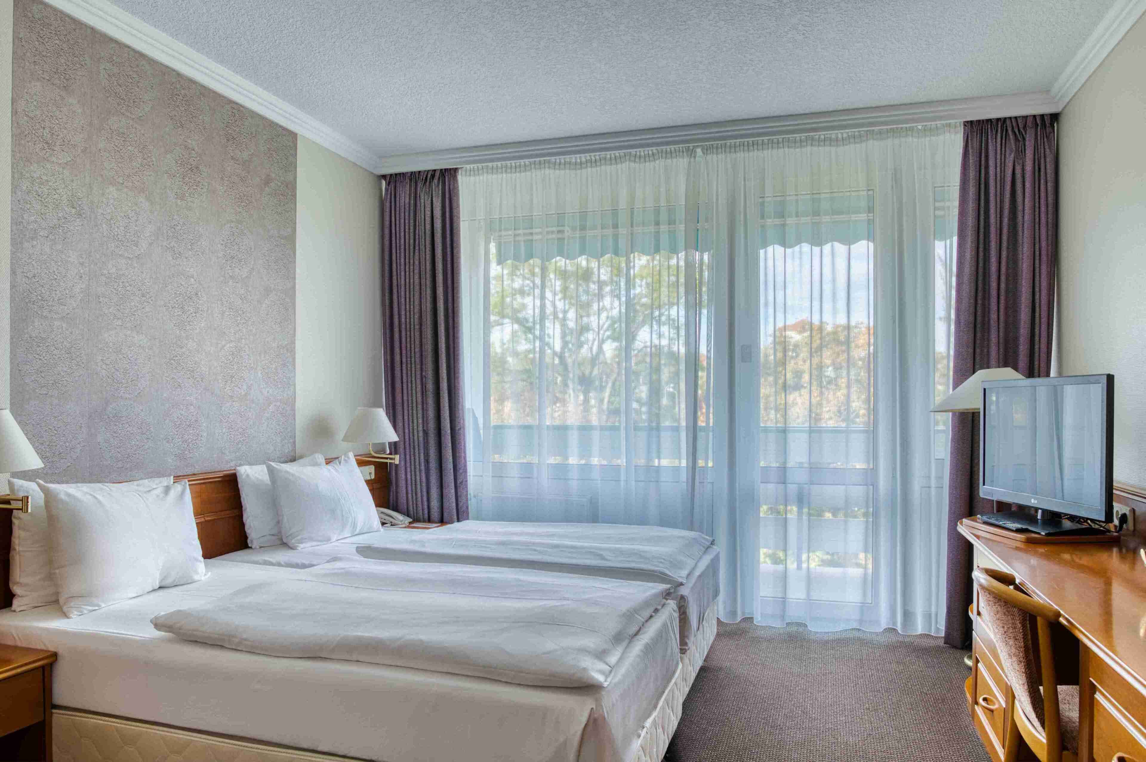 Ropa de cama hipoalergénica y minibar 
