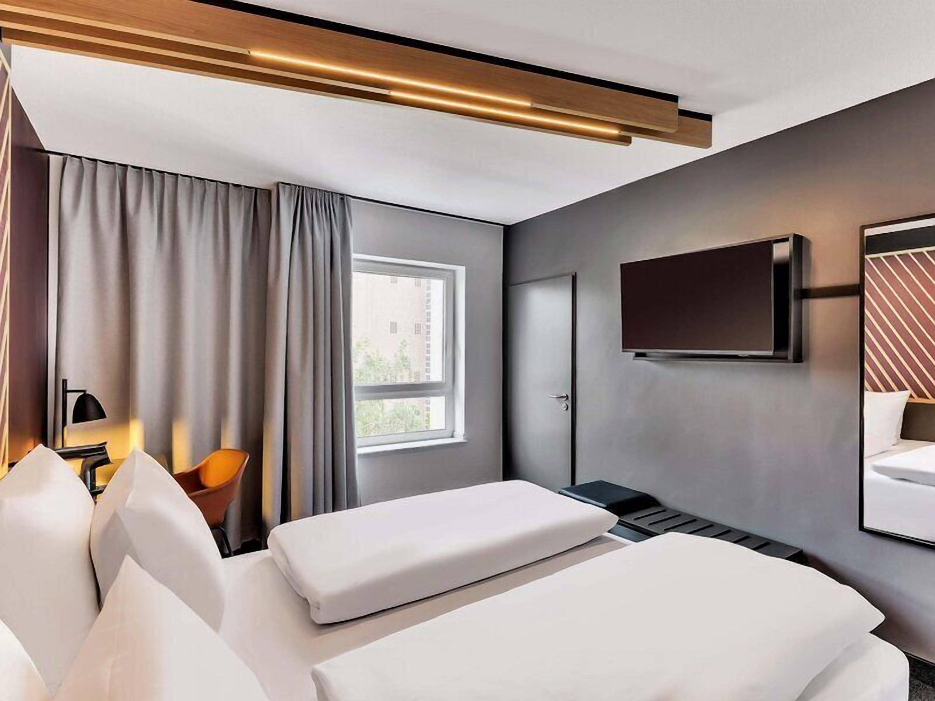 Premium Double Room | Desk, blackout curtains, soundproofing, free WiFi