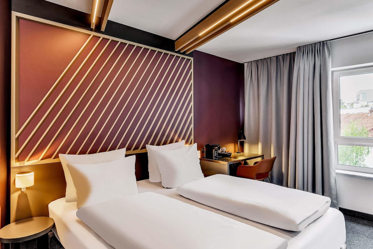 Premium Double Room | 1 bedroom, desk, blackout drapes, soundproofing