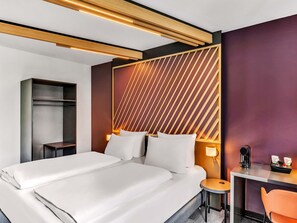 Premium Double Room | Desk, blackout drapes, soundproofing, free WiFi