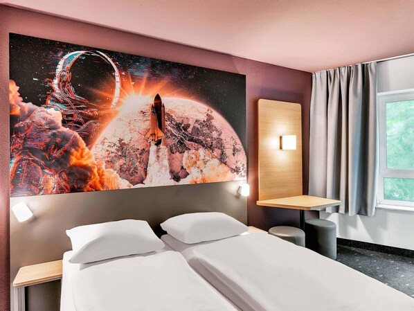 Dreibettzimmer, 3 Einzelbetten | 1 Schlafzimmer, Schreibtisch, Verdunkelungsvorhänge