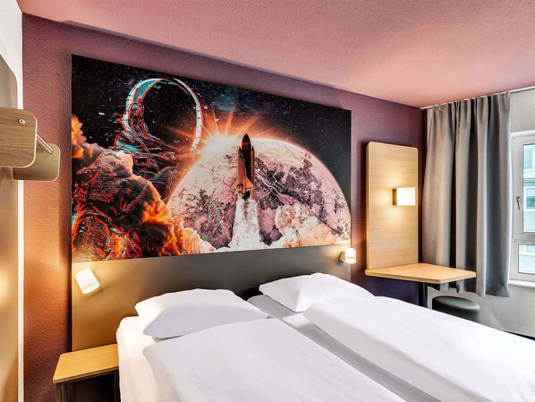 1 bedroom, desk, blackout curtains, soundproofing