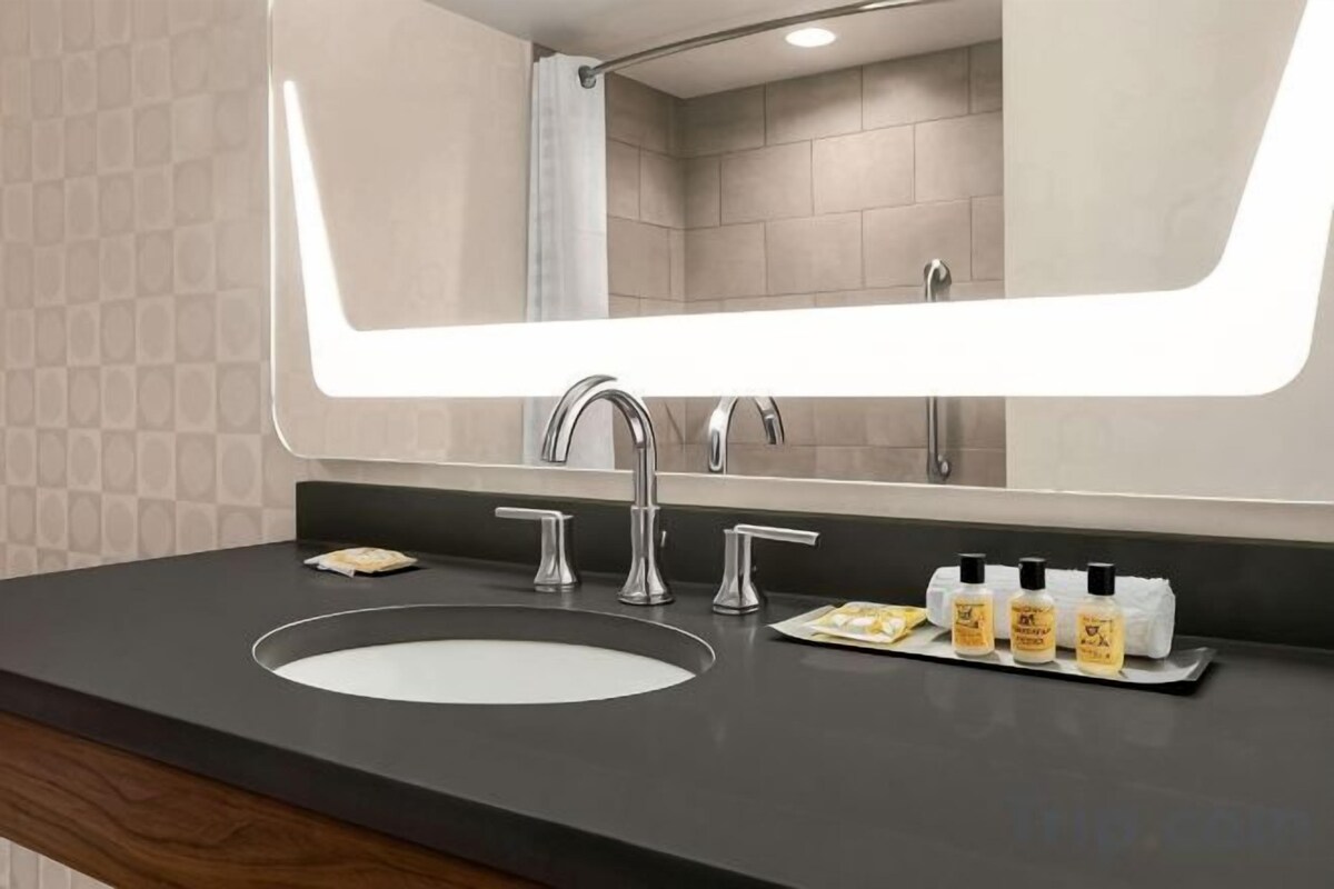 2 Queen Beds, Mobility/Hearing Accessible Room, Bathtub W/ Grab Bars