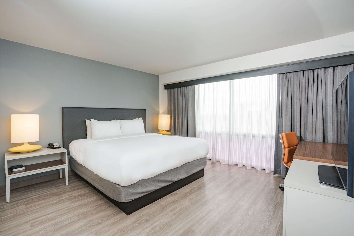 premium bedding, in-room safe, desk, laptop workspace