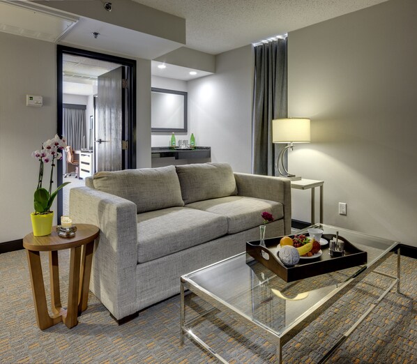 43-inch flat-screen TV with premium channels, TV - Wyndham Fort Smith City Center (Fort Smith)