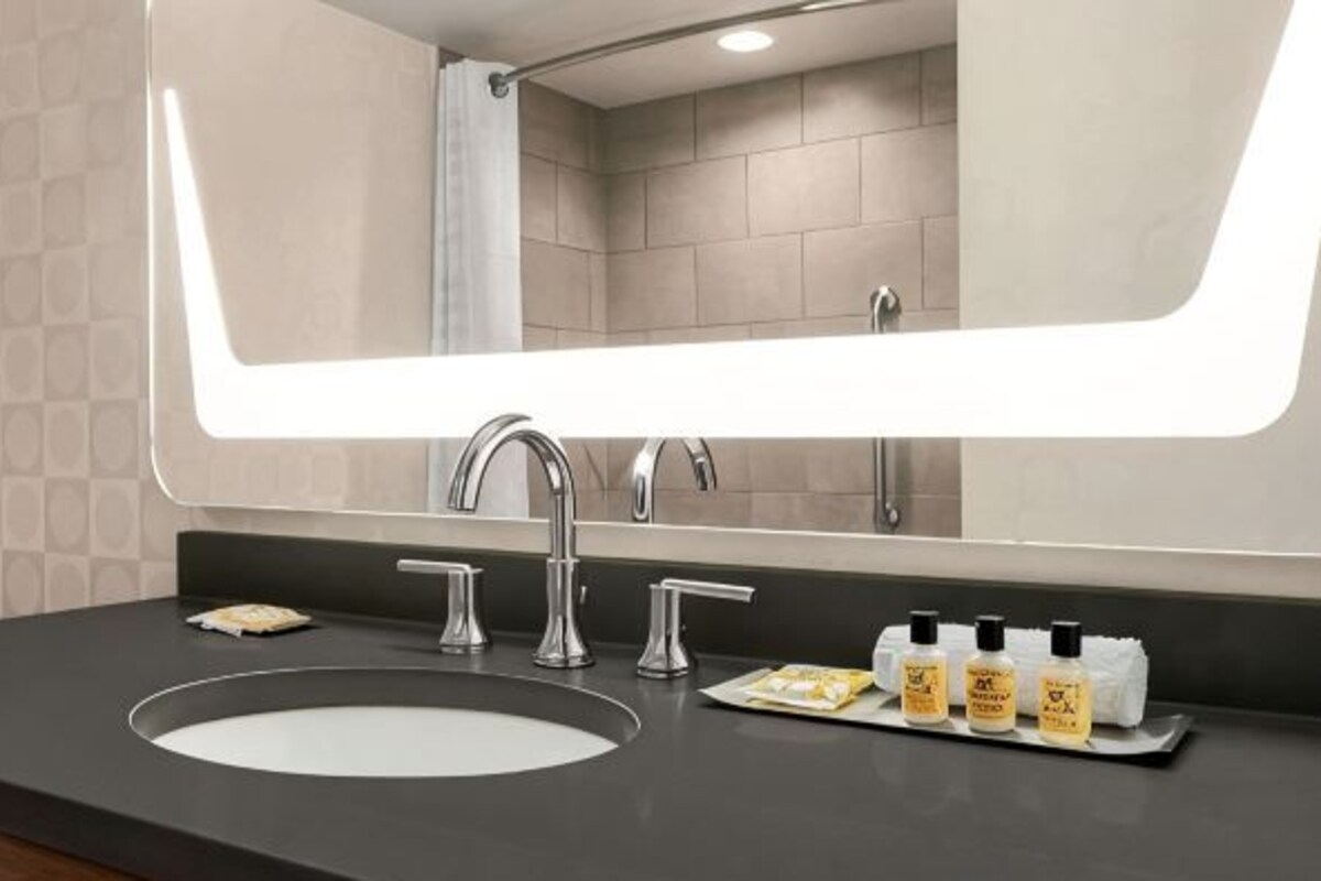 2 Queen Beds, Mobility/Hearing Accessible Room, Bathtub W/ Grab Bars