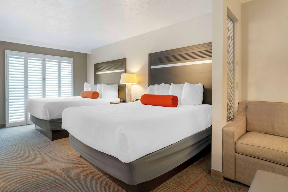 Hypo-allergenic bedding, in-room safe, desk, laptop workspace