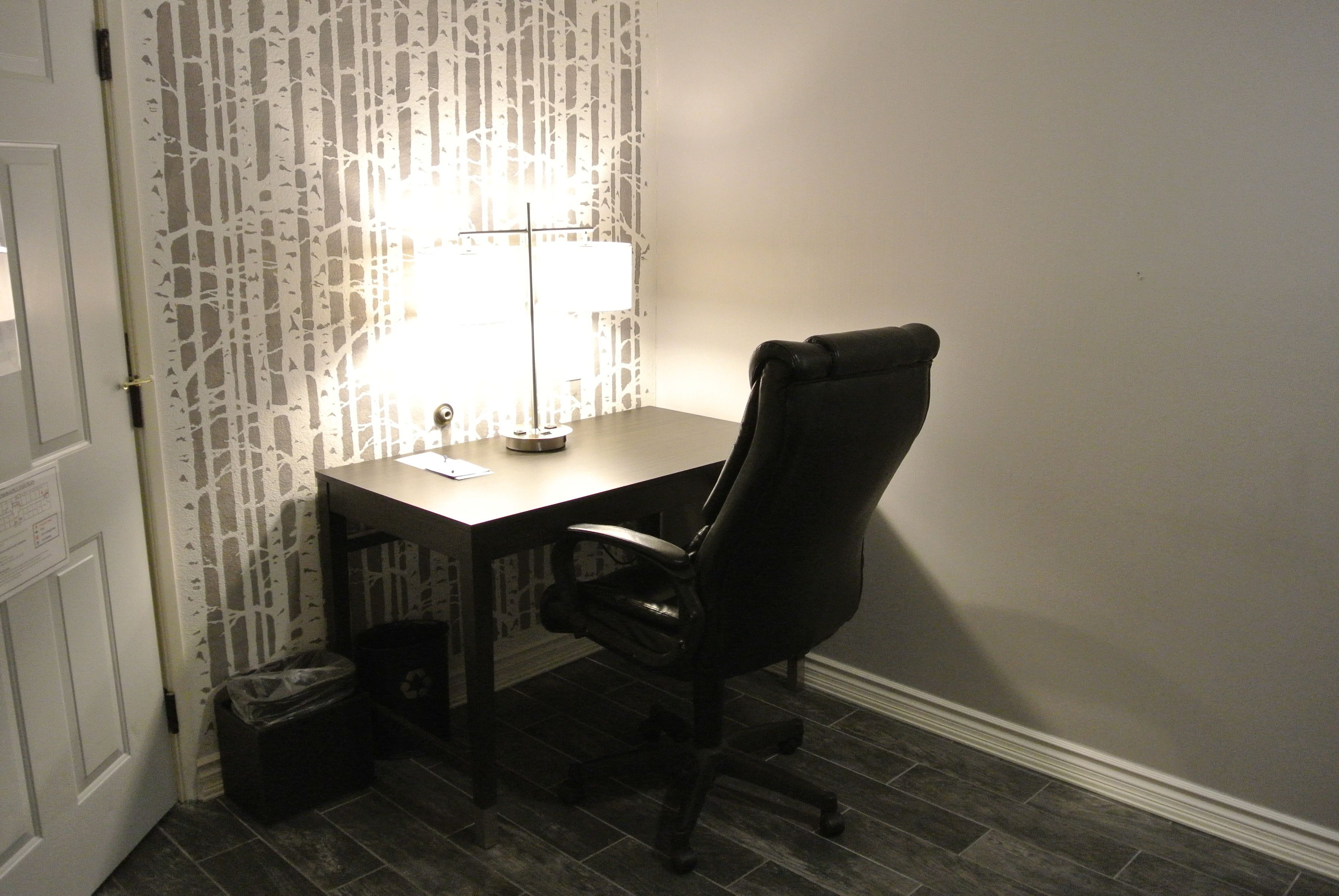 standard room, 1 king bed, non smoking, refrigerator & microwave (pet friendly) | hypo-allergenic bedding, in-room safe, desk, laptop workspace