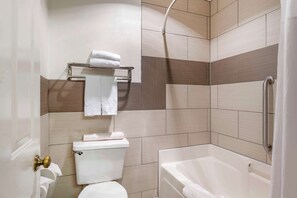 Combined shower/tub, free toiletries, hair dryer, towels - Best Western Corvallis (Corvallis)