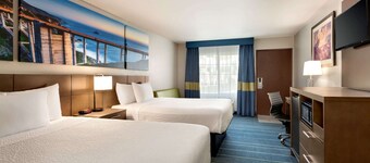 Days Inn & Suites by Wyndham Anaheim At Disneyland Park
