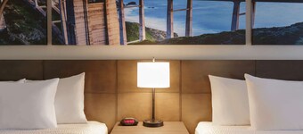 Days Inn & Suites by Wyndham Anaheim At Disneyland Park