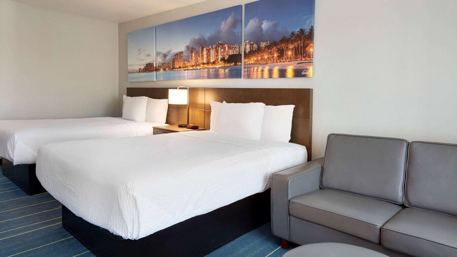 Days Inn & Suites by Wyndham Anaheim At Disneyland Park