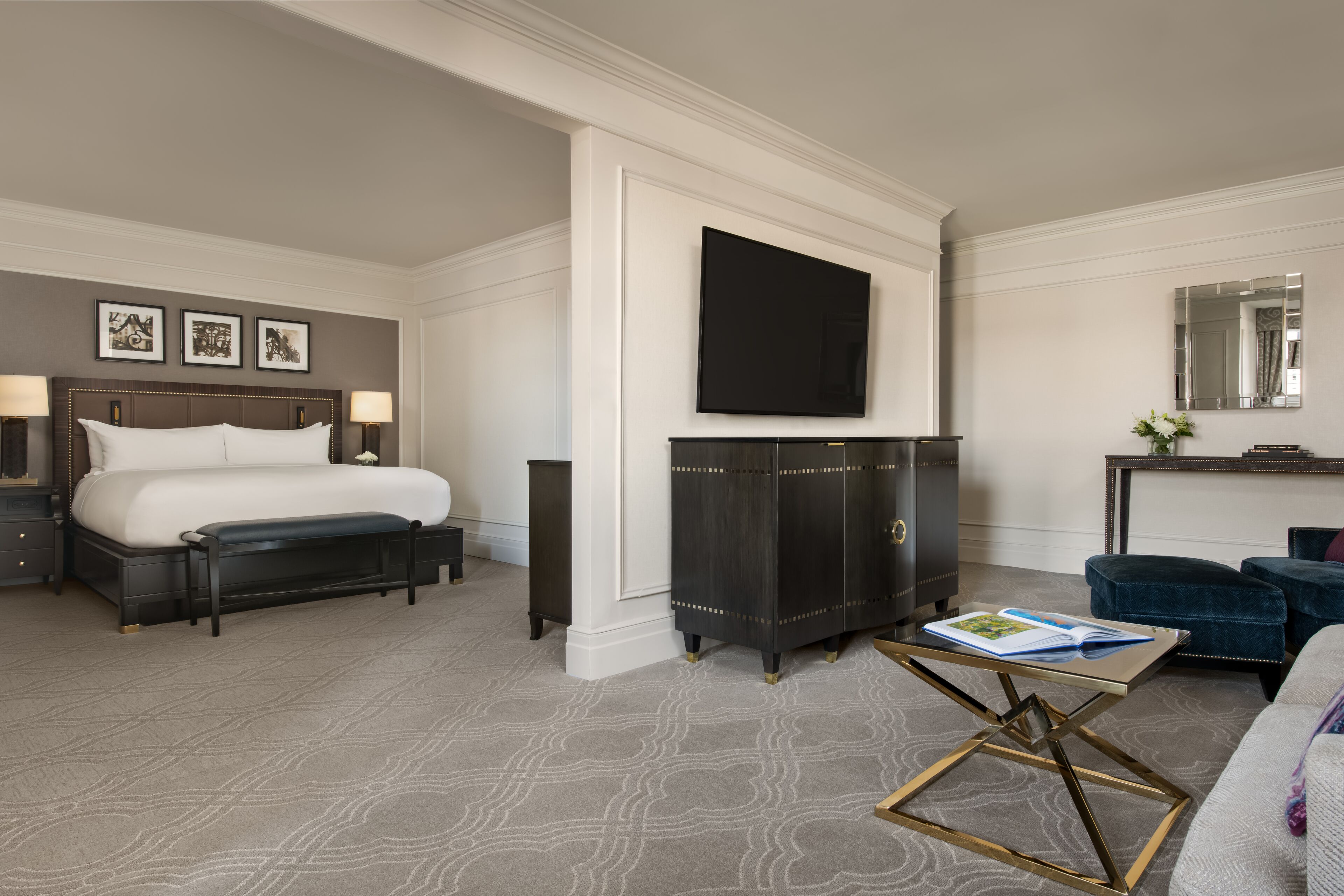 Junior Suite, 1 Queen Bed | Premium bedding, pillow-top beds, minibar, in-room safe