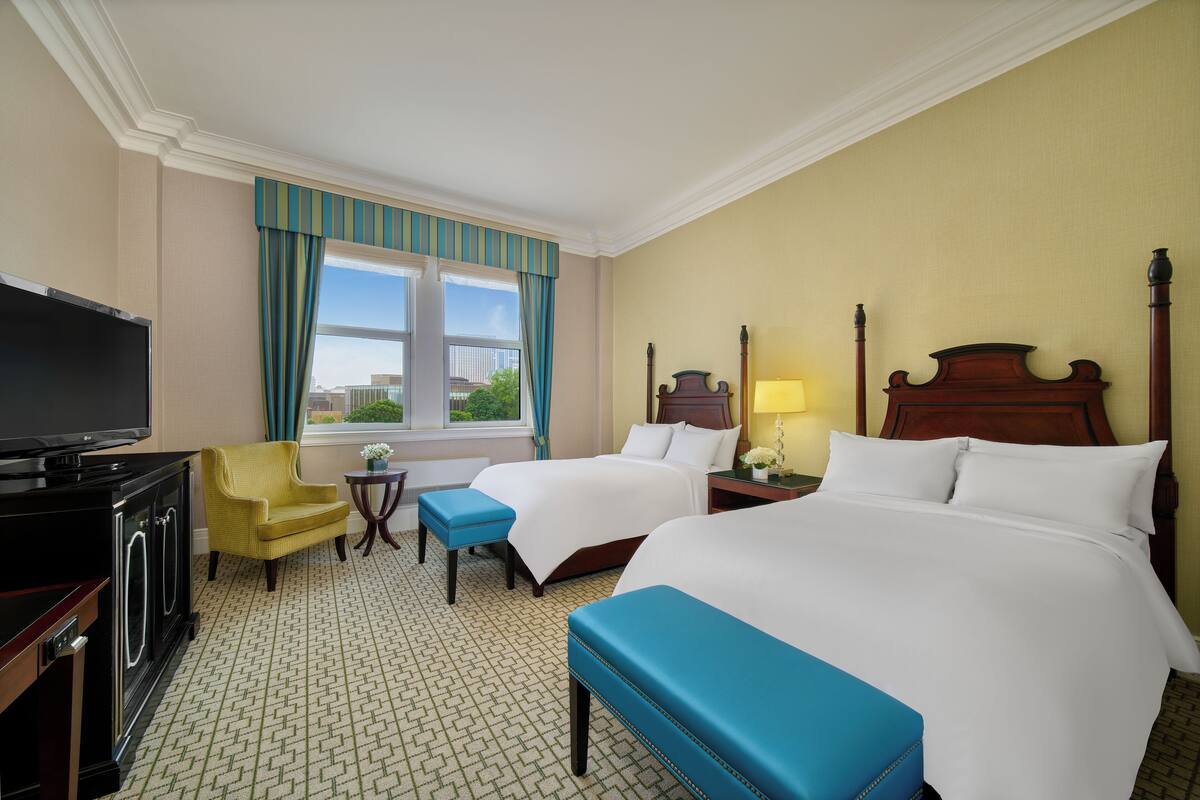 ダブルルーム ダブルベッド 2 台 (Fairmont Room) | 高級寝具、ピロートップベッド、ミニバー、セーフティボックス (室内)