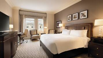 Fairmont Gold, Room, 1 King Bed | 1 bedroom, premium bedding, pillowtop beds, minibar