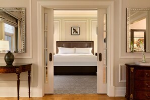 Premium bedding, pillowtop beds, minibar, in-room safe