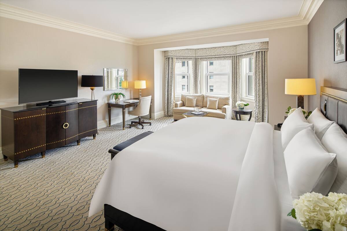 Fairmont Gold King ルーム | 高級寝具、ピロートップベッド、ミニバー、セーフティボックス (室内)