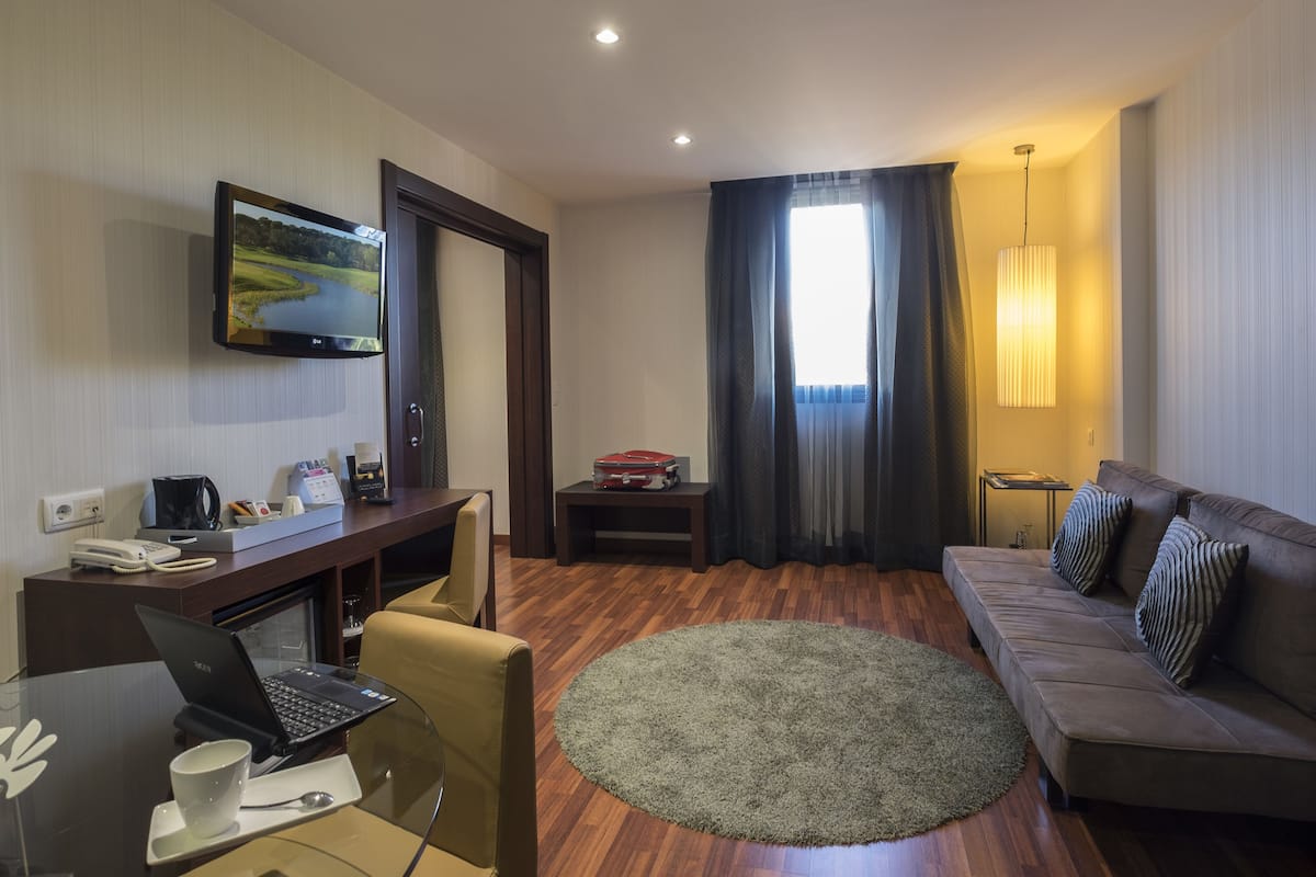 1 bedroom, minibar, in-room safe, desk