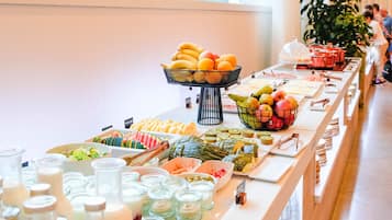 Petit-déjeuner buffet servi tous les jours en supplément