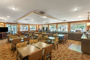Buffet déjeuner gratuit tous les jours