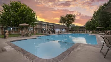 Seasonal outdoor pool, pool umbrellas, sun loungers