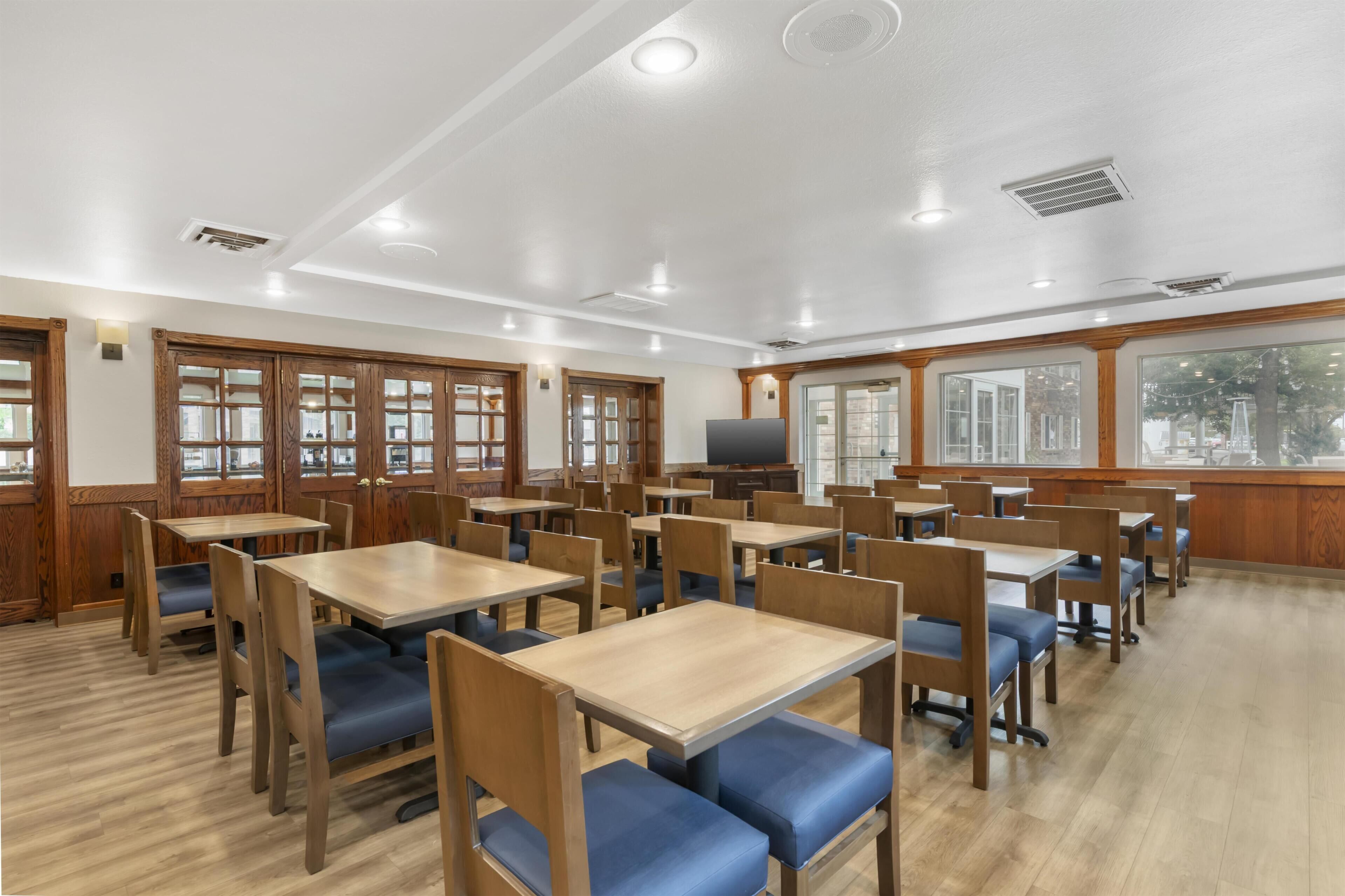 Free daily buffet breakfast
