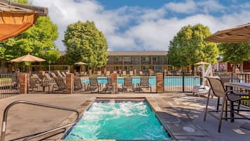 Seasonal outdoor pool, pool umbrellas, sun loungers