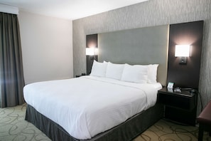 Suite, 1 King Bed, Non Smoking, Balcony (Separate Living Room) | Blackout drapes, iron/ironing board, free cribs/infant beds, WiFi - Best Western Plus Burley Inn & Convention Center (Burley)