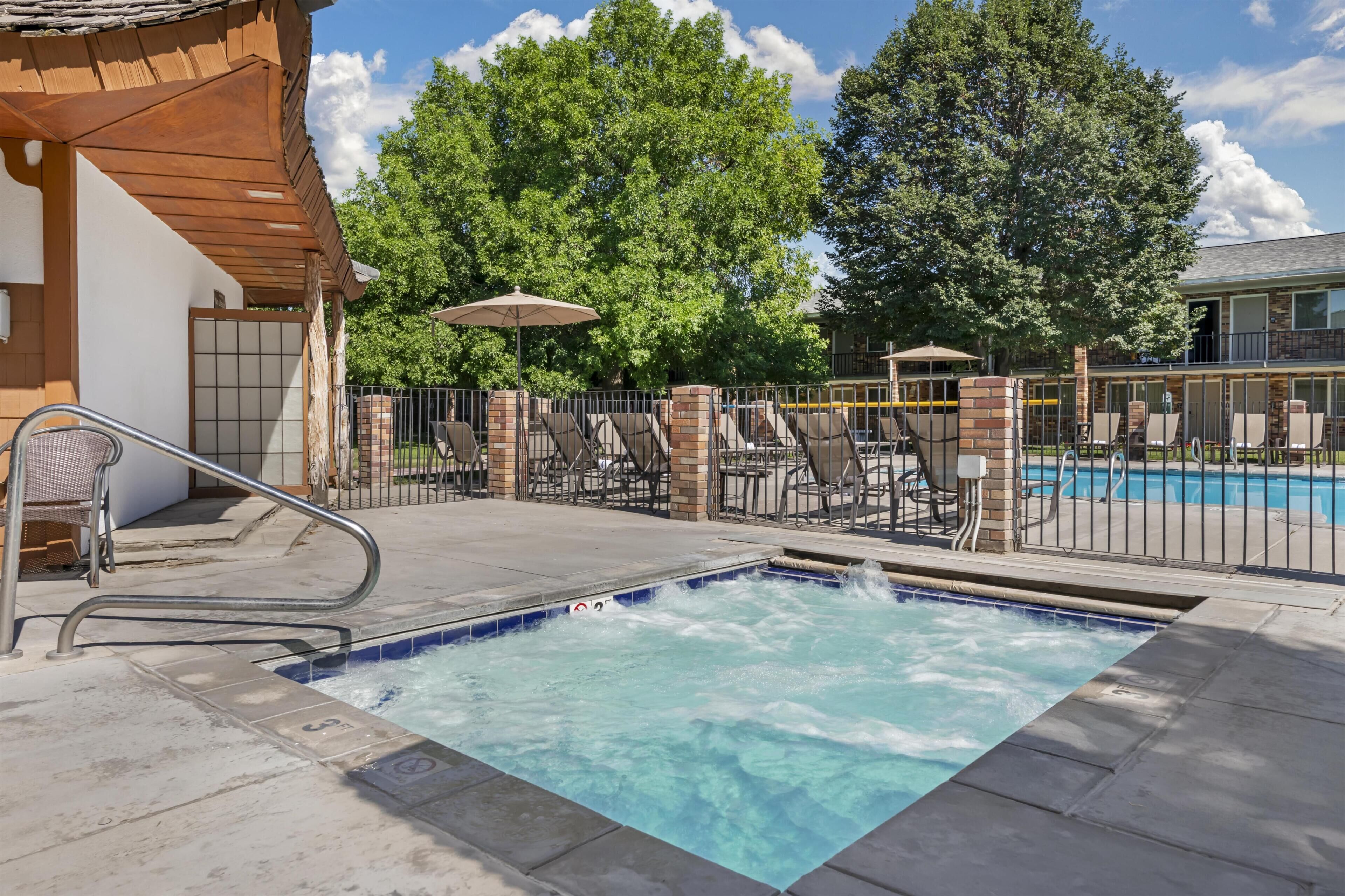 Seasonal outdoor pool, pool umbrellas, sun loungers