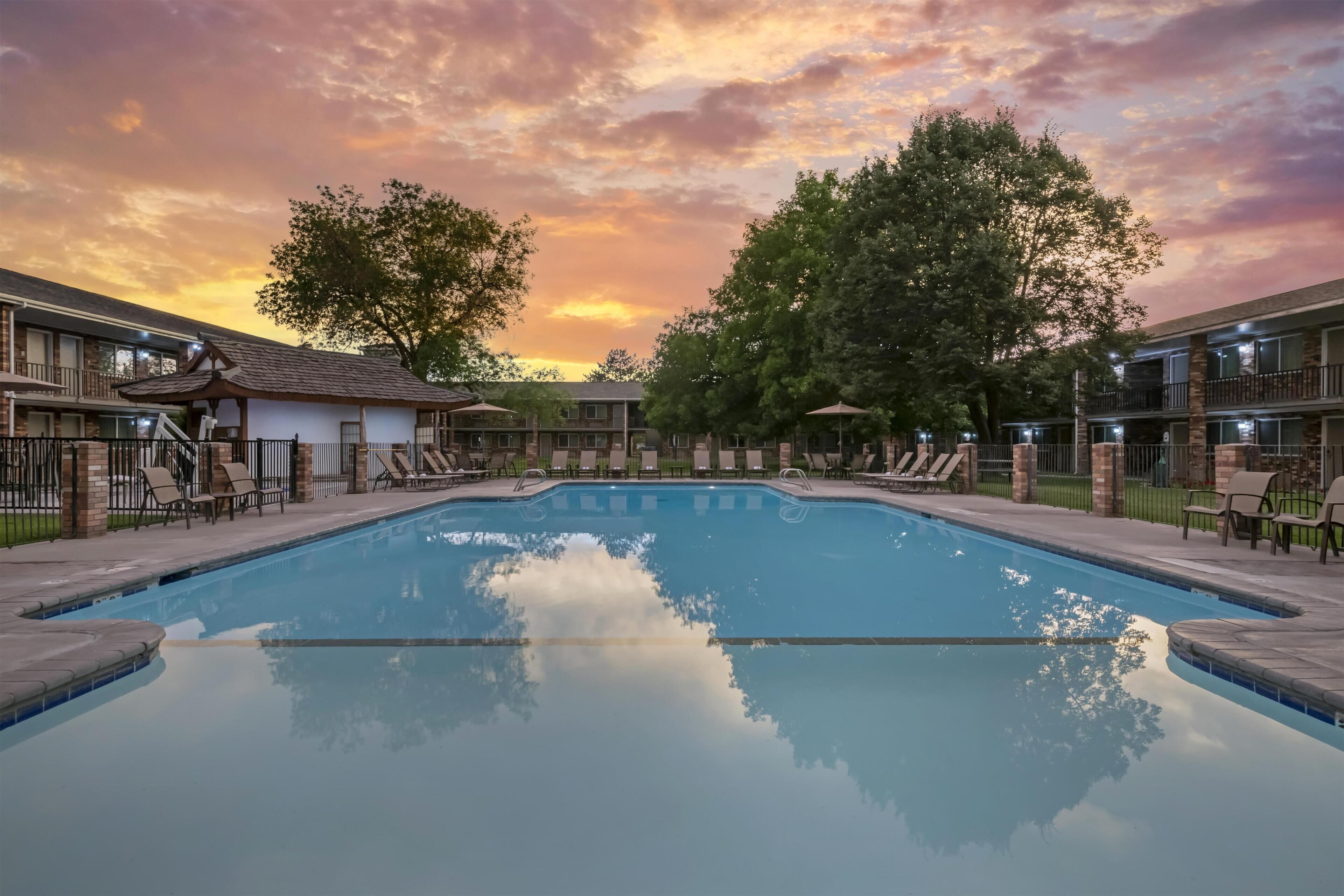Seasonal outdoor pool, pool umbrellas, sun loungers