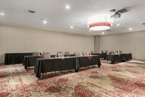 A conference room with multiple tables, chairs, and a carpeted floor. - Best Western Plus Burley Inn & Convention Center (Burley)