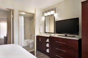 Suite, Accessible (Hearing) | 1 bedroom, premium bedding, pillowtop beds, in-room safe