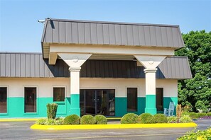Exterior - Quality Inn Hurricane Mills I-40 (Hurricane Mills)