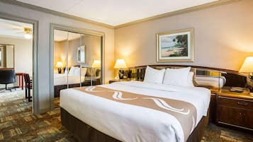 Coffres-forts dans les chambres, bureau, fer et planche Ă repasser