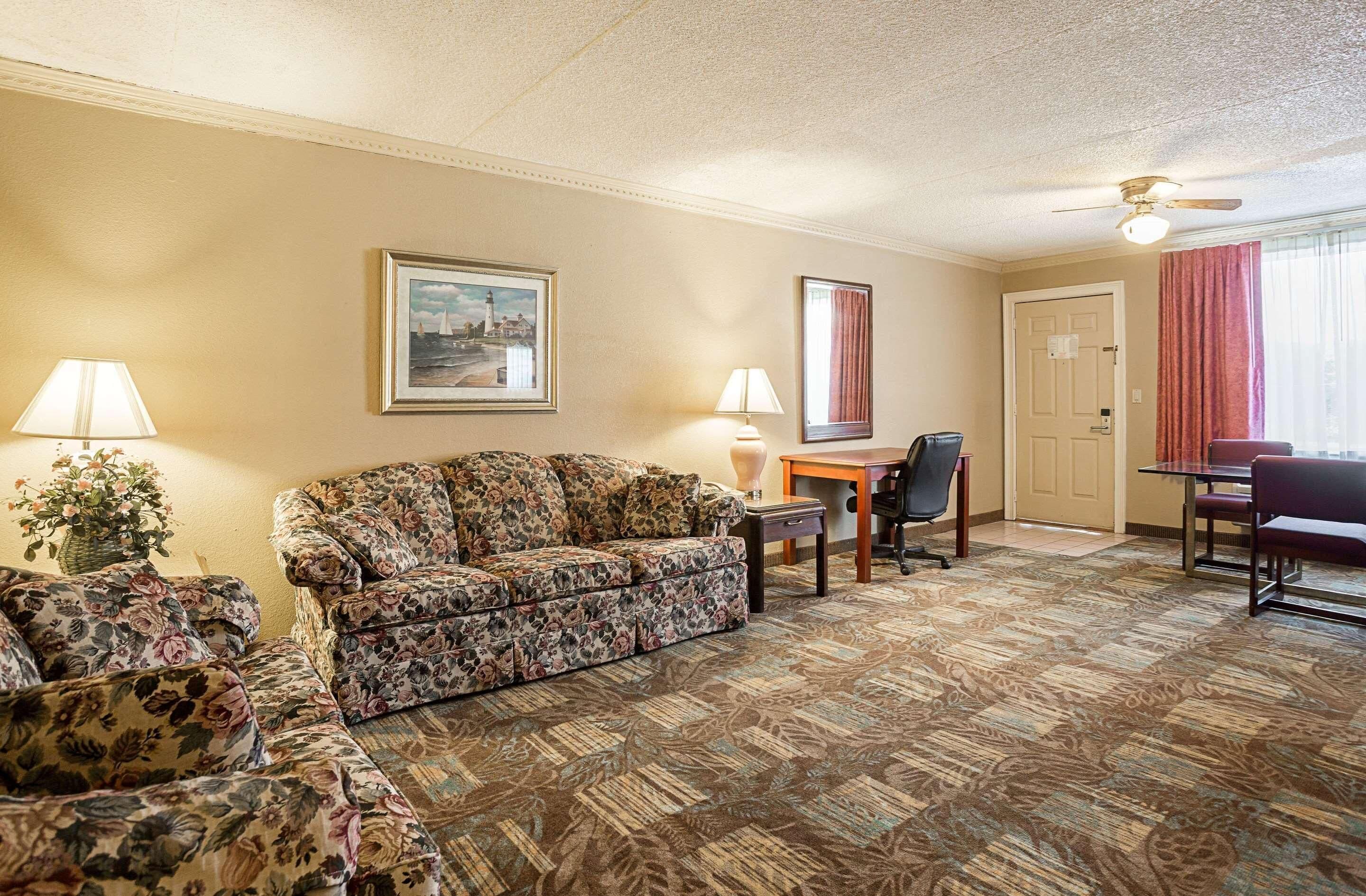 客房內保險箱、書桌、熨斗/熨衣板、免費無線上網