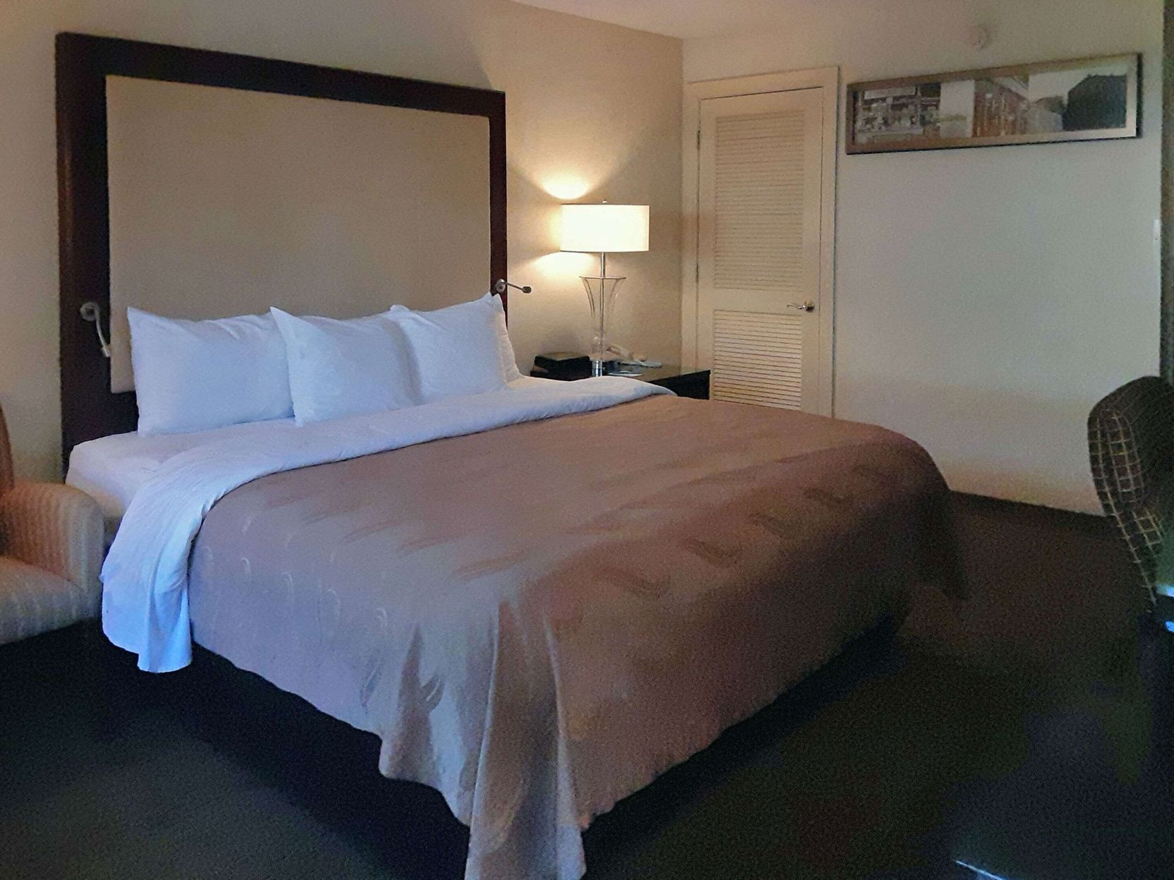 Ropa de cama de alta calidad, colchones viscoelásticos, escritorio