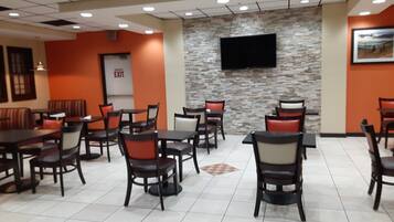 含每日吃到飽早餐