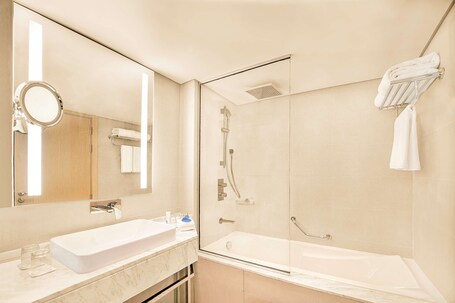 Radisson Blu Hotel Resort, Abu Dhabi Corniche - Image 100