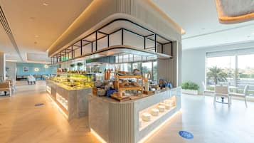 Bữa sáng buffet hàng ngày (100 AED/mỗi người)