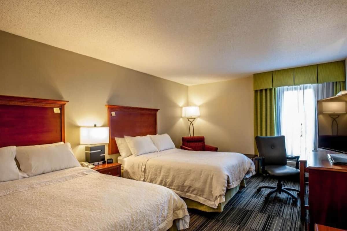 Premium bedding, in-room safe, desk, blackout curtains