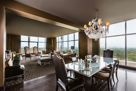 Premium bedding, pillowtop beds, minibar, in-room safe