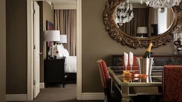 Junior-Suite, 1 King-Bett | Hochwertige Bettwaren, Pillowtop-Betten, Minibar, Zimmersafe