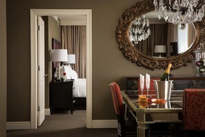 Junior Suite, 1 King Bed