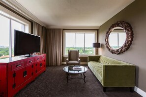 Premium bedding, pillow-top beds, minibar, in-room safe