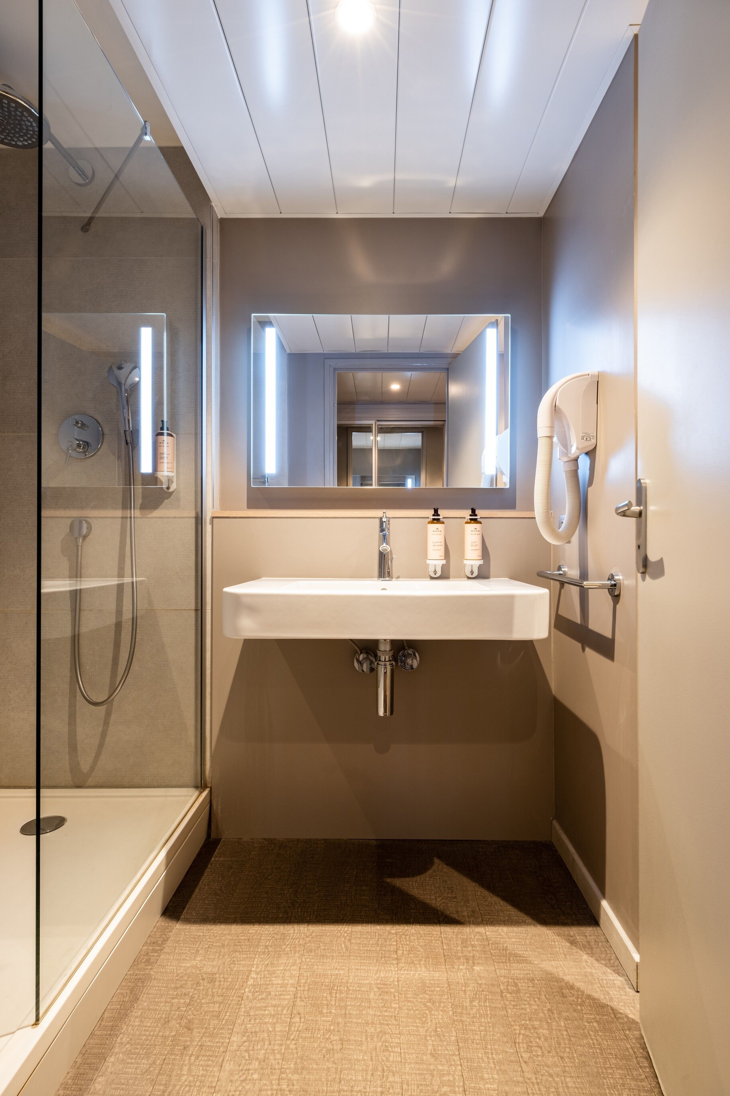 eco-friendly toiletries, hair dryer, towels