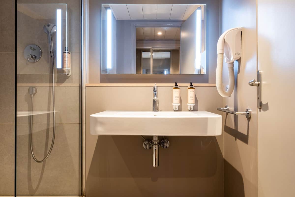 eco-friendly toiletries, hair dryer, towels